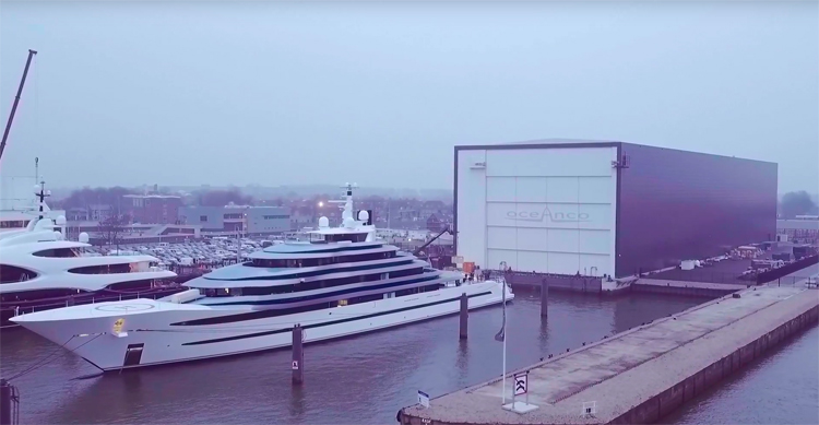 Flying Dutch Fenix filmt mega jacht Y714