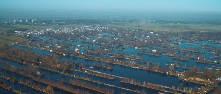 Loosdrechtse Plassen, Scheendijk met drone gefilmd in 4K